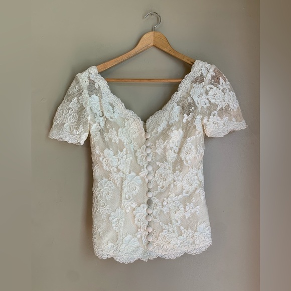 BELSOIE Tops - Elegant Lace Blouse - Cream